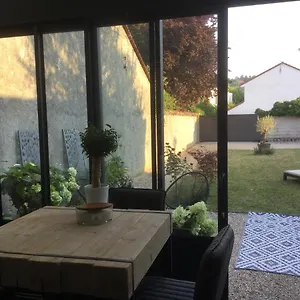 https://le-clos-de-la-tour.hotels-rhonealpes.com